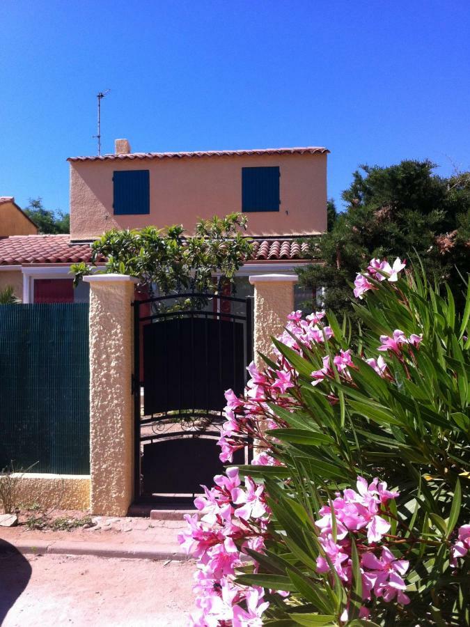 Villa De Vacances Au Calme Proche De La Mer Ла Лонд-ле-Мор Екстериор снимка