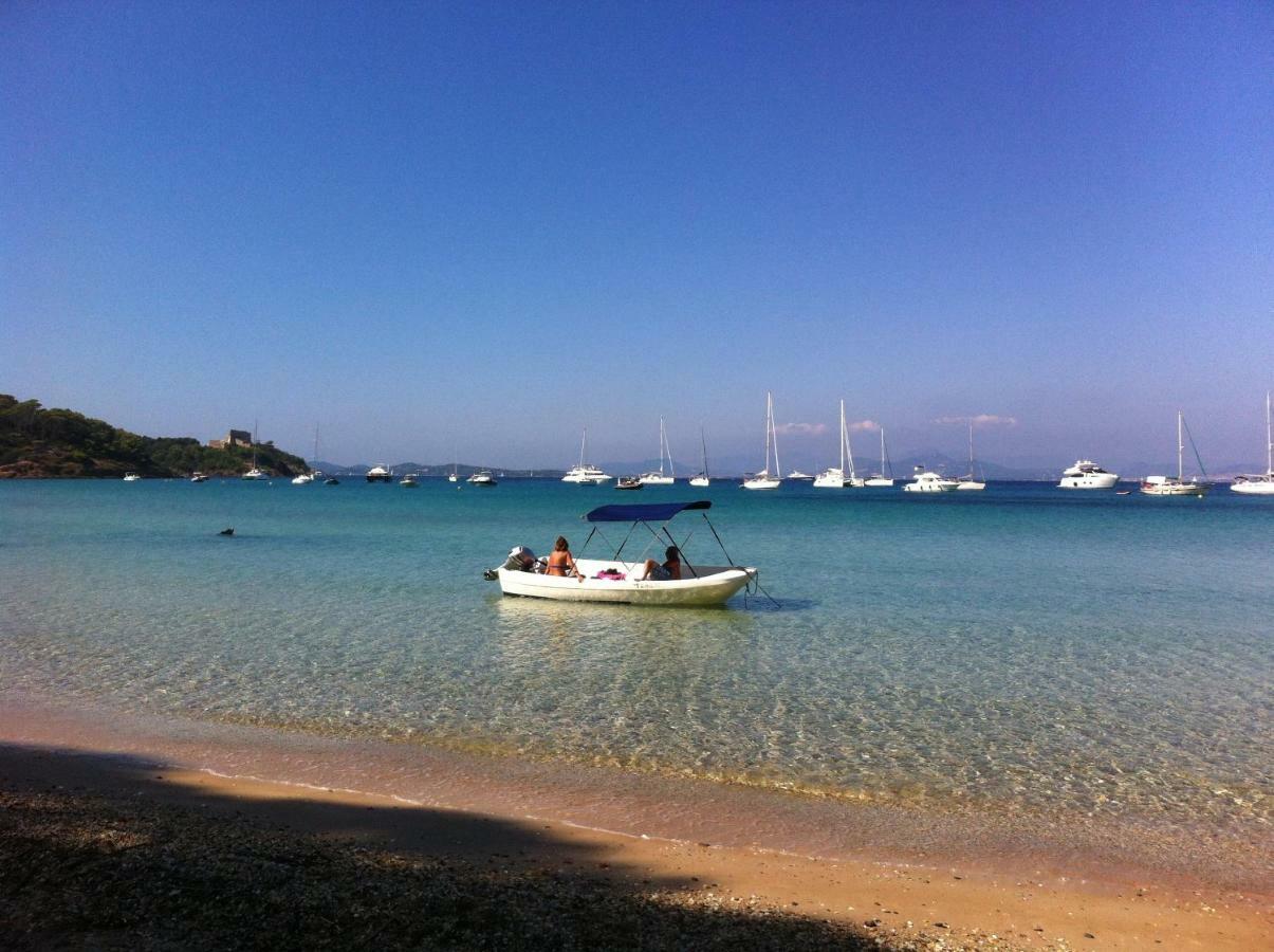 Villa De Vacances Au Calme Proche De La Mer Ла Лонд-ле-Мор Екстериор снимка